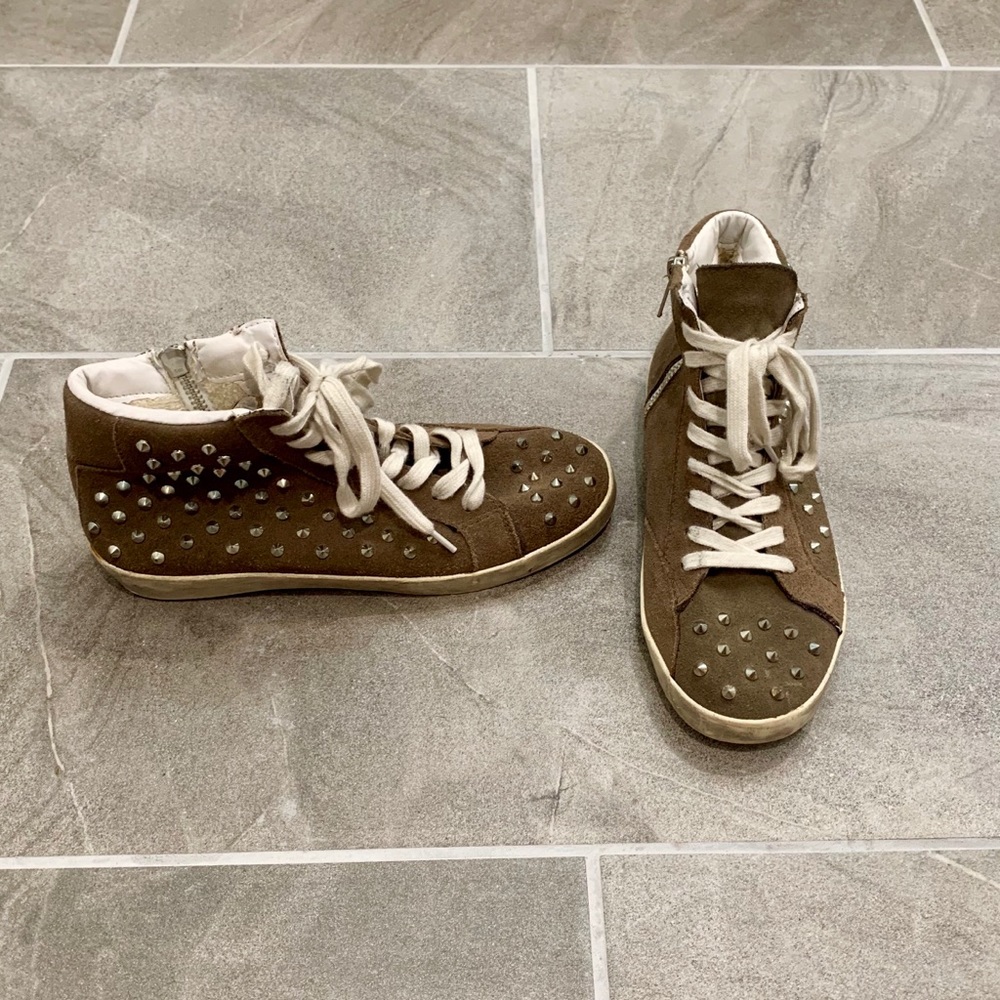 taupe studded steve maden zip high top shoes!
